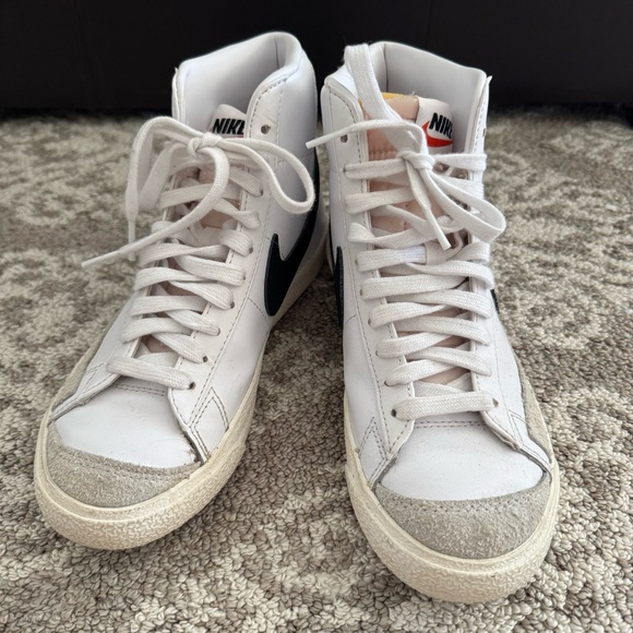 Nike Classic White and Black High-Top Blazer Mid ‘77 Sneaker, 6 - Picture 4 of 11